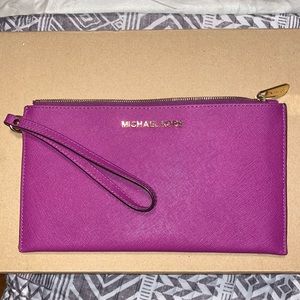 Michael kors wristlet